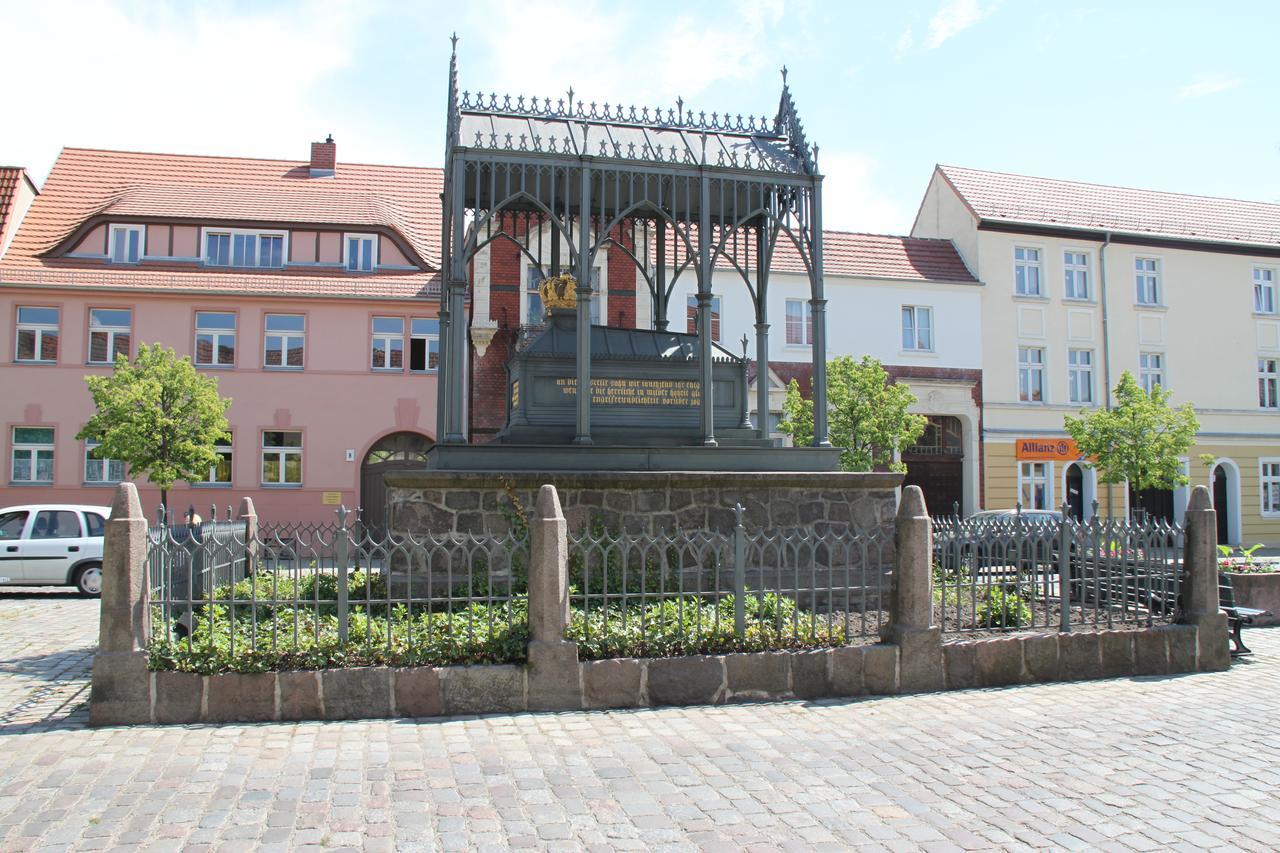 Hotel Zum Birkenhof Stechlin Esterno foto